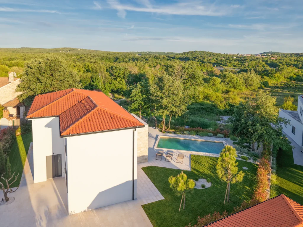 Vila v naselju